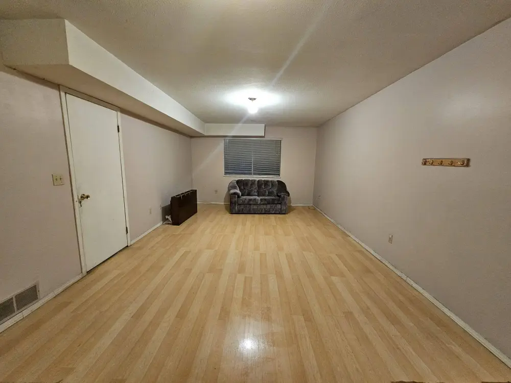Cho thuê half basement gần Surrey Central – dọn vào ngay